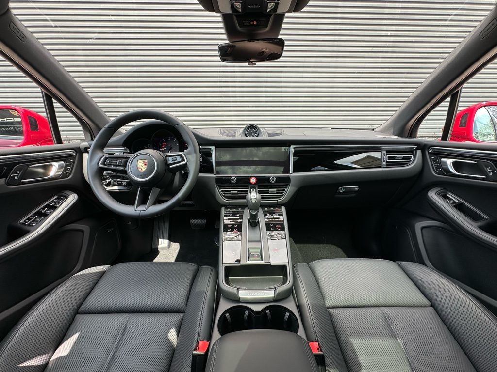 Thumbnail: 2026 Porsche Macan - 6