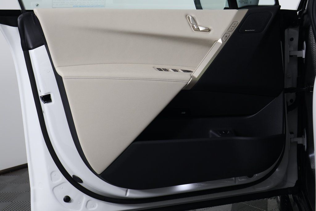 Thumbnail: 2026 BMW iX - 7