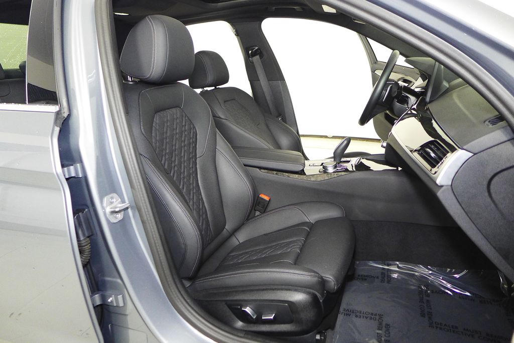 Thumbnail: 2023 BMW 5 Series - 19