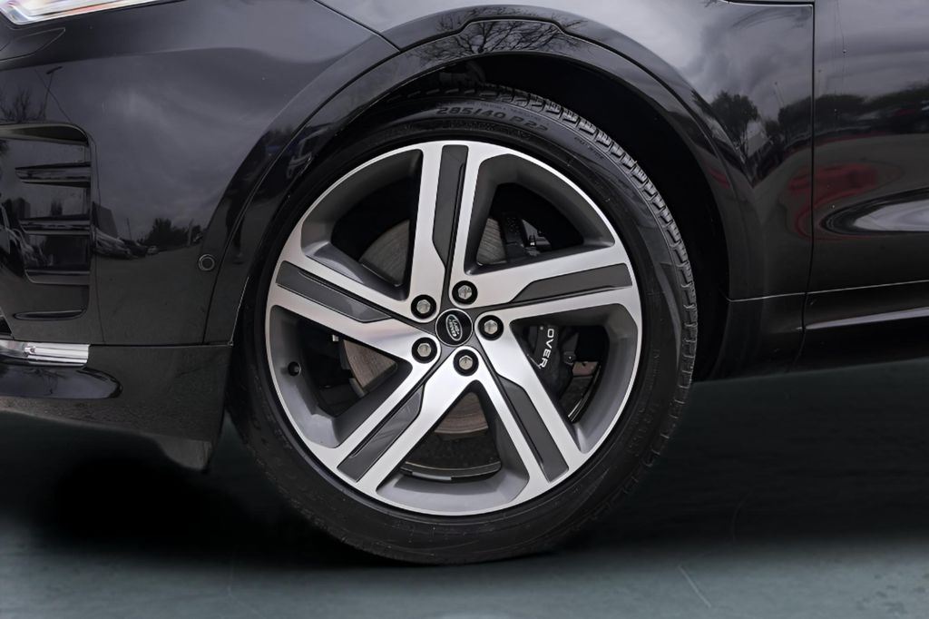 Used Car 2024 Land Rover Discovery  Metropolitan Edition For Sale Under $70,000 In Austin, Texas