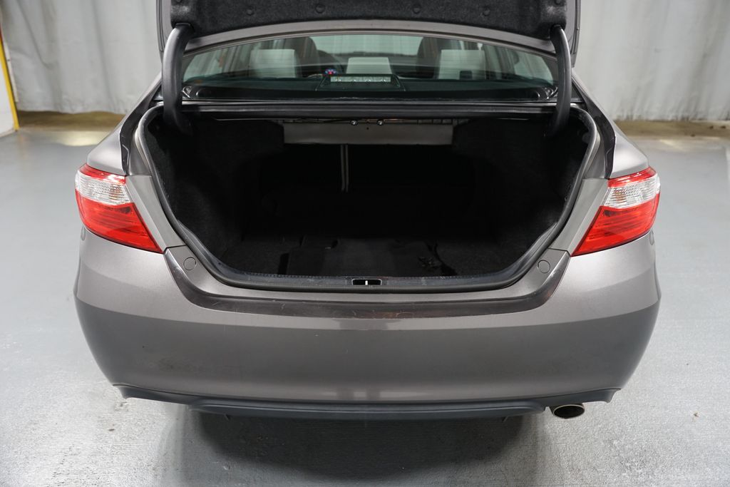 Thumbnail: 2017 Toyota Camry - 30