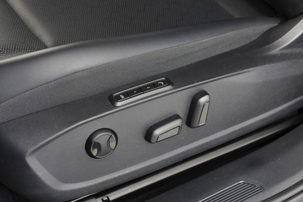 2021 Volkswagen ID.4 Pro S 23