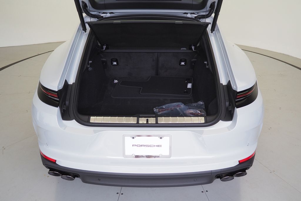 Thumbnail: 2026 Porsche Panamera - 26