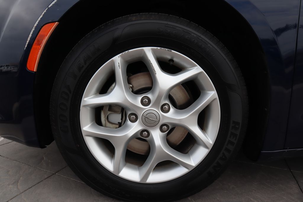 Thumbnail: 2017 Chrysler Pacifica - 31