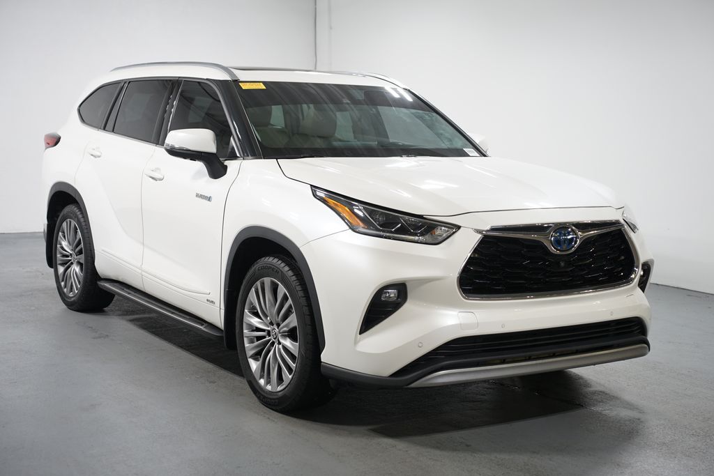 Thumbnail: 2020 Toyota Highlander - 3