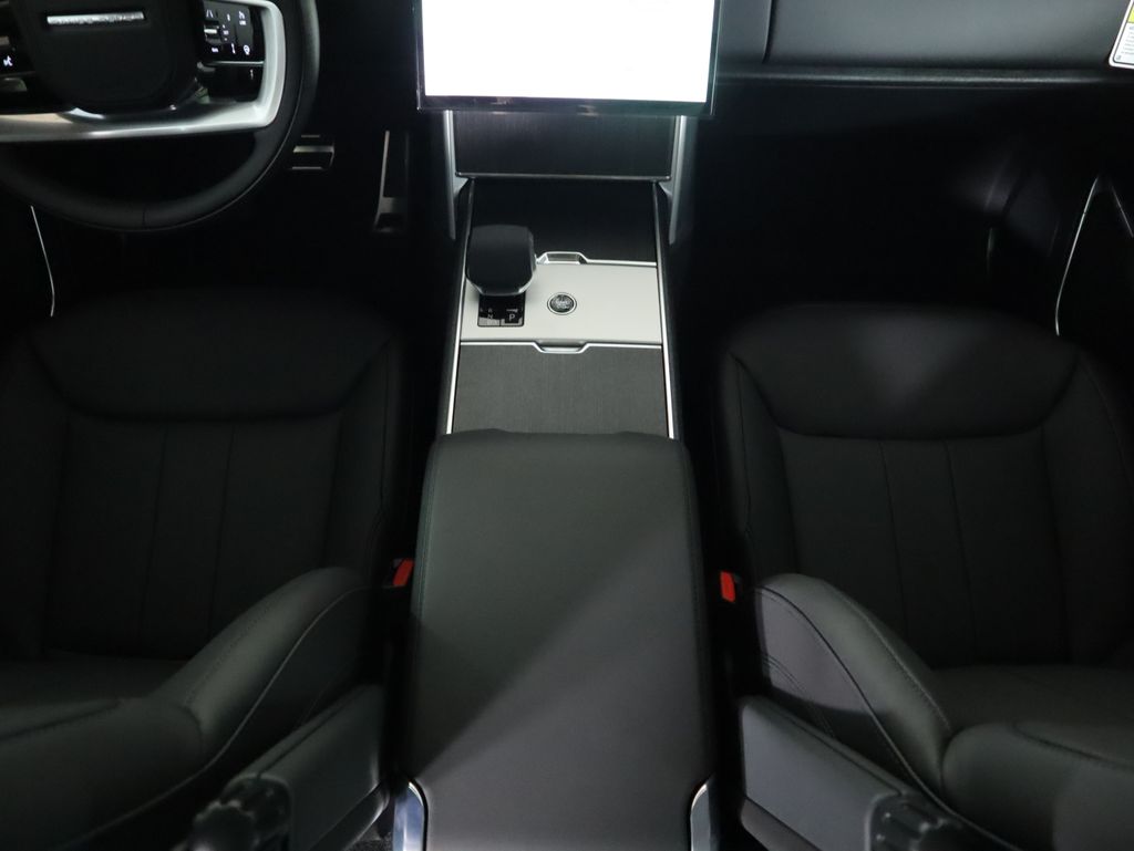2025 Land Rover Range Rover SE 18