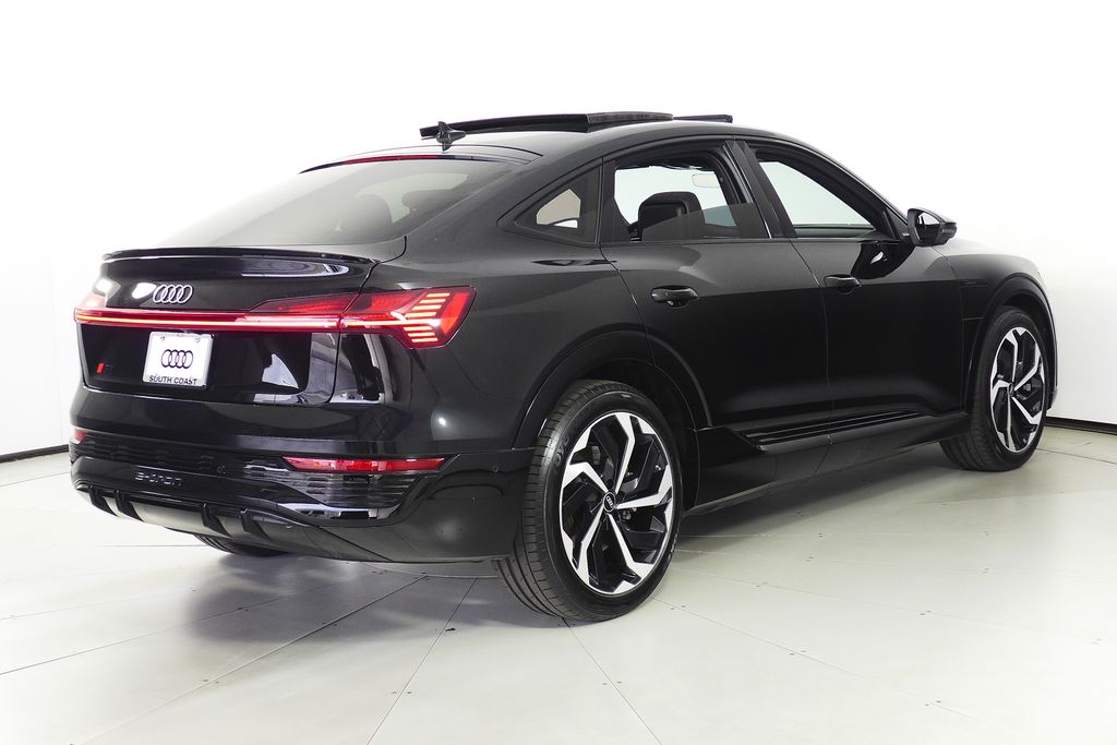 Thumbnail: 2024 Audi Q8 e-tron - 7