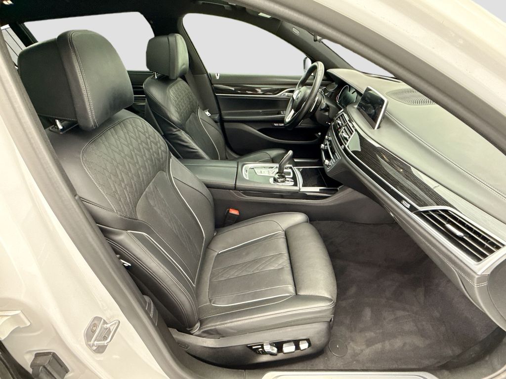 Thumbnail: 2018 BMW 7 Series - 19