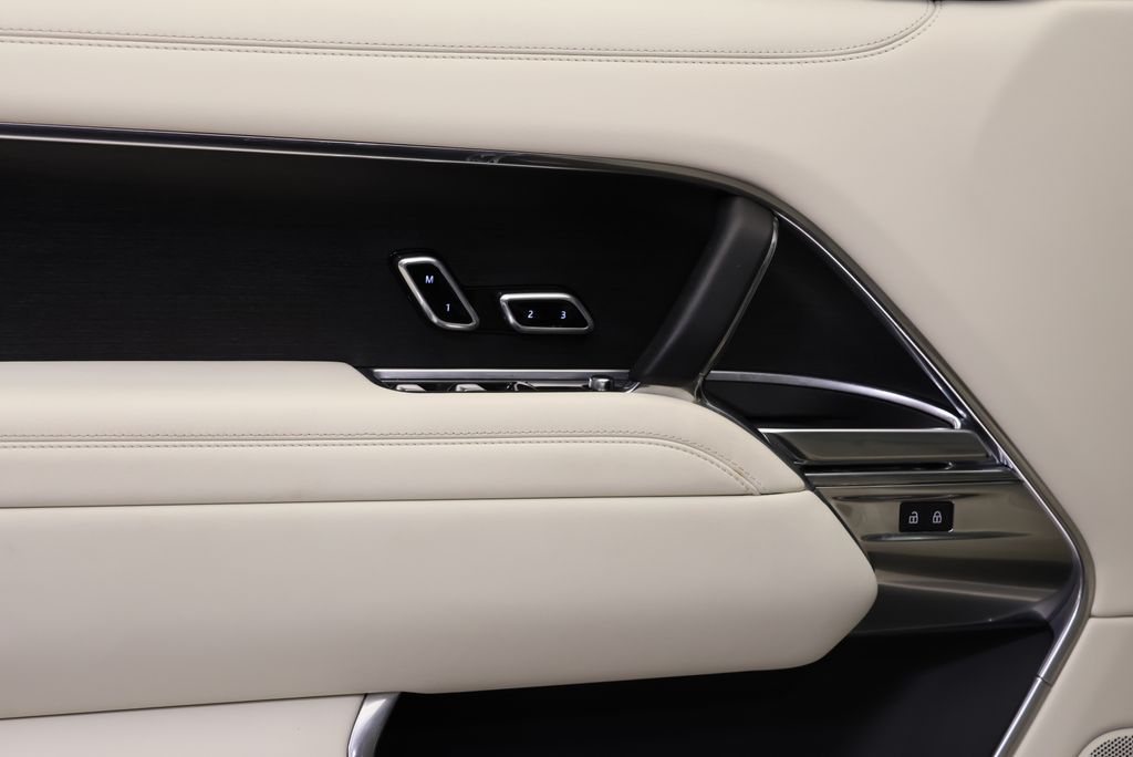 Thumbnail: 2023 Land Rover Range Rover - 27