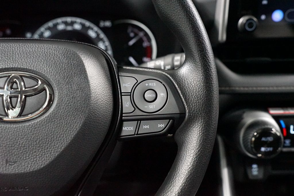 2025 Toyota RAV4 XLE 13