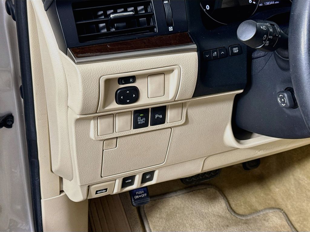 Thumbnail: 2014 Lexus ES - 10