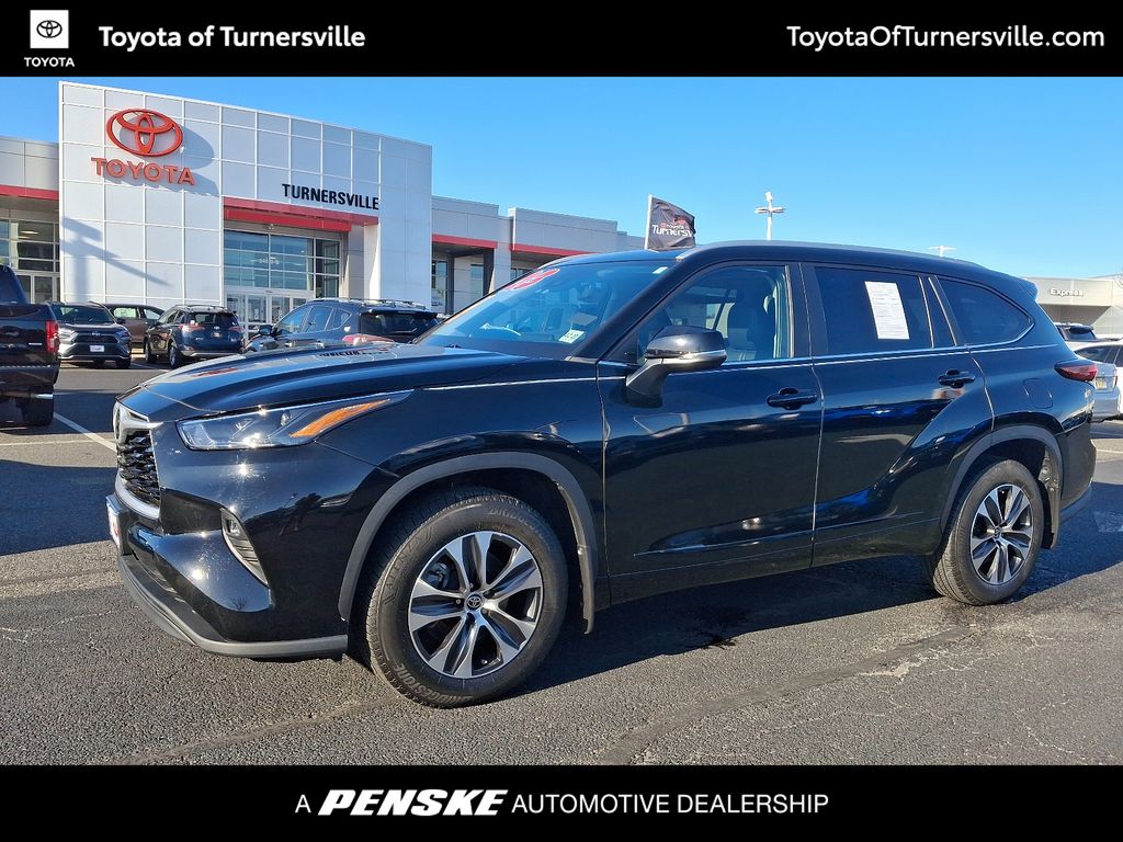 2023 Toyota Highlander XLE -
                Turnersville, NJ