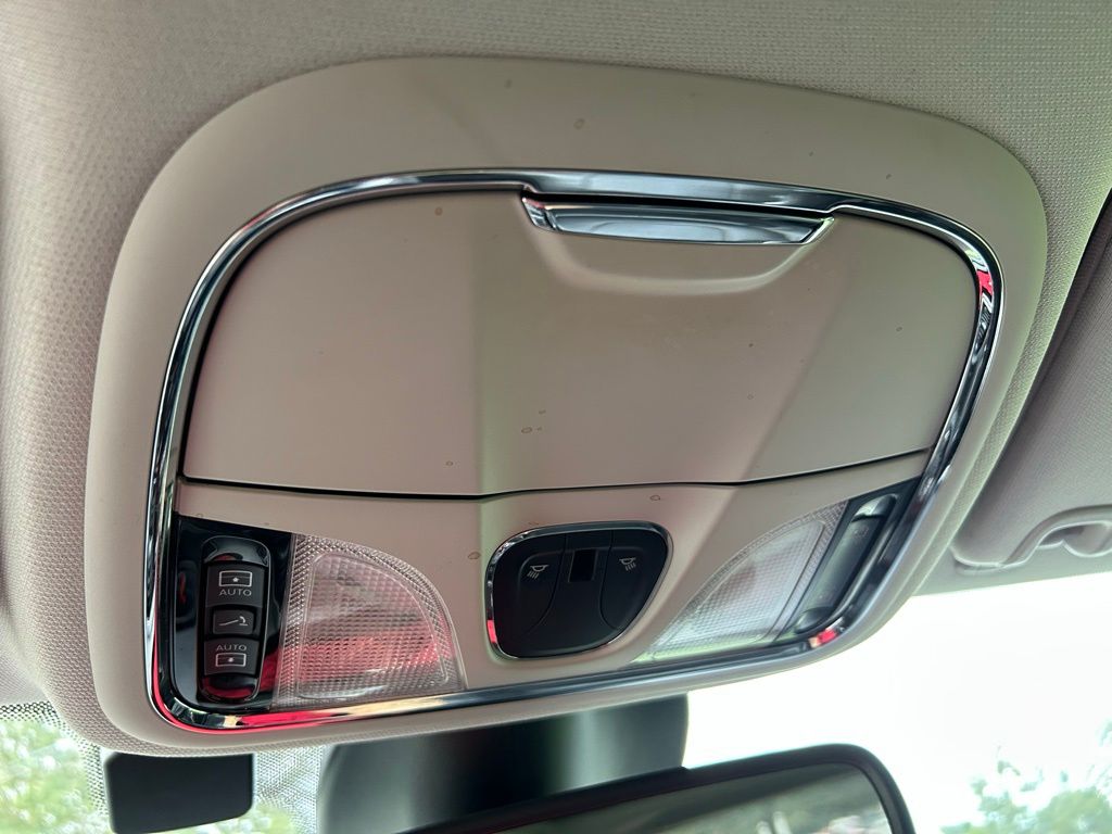 Thumbnail: 2019 Jeep Cherokee - 29