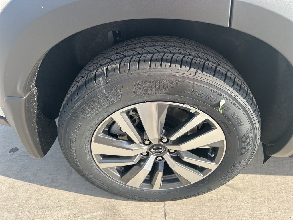 2025 Everest White Pearl Tricoat Nissan Pathfinder SL FWD SUV