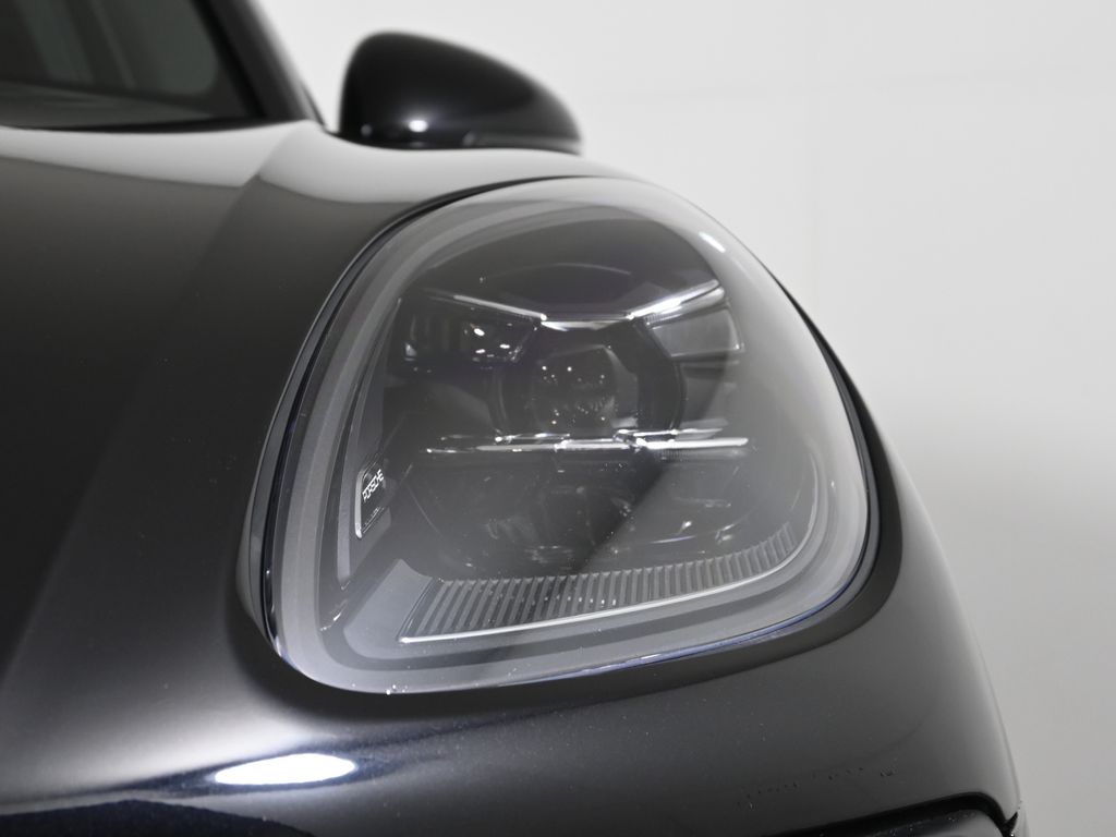 Thumbnail: 2024 Porsche Macan - 11