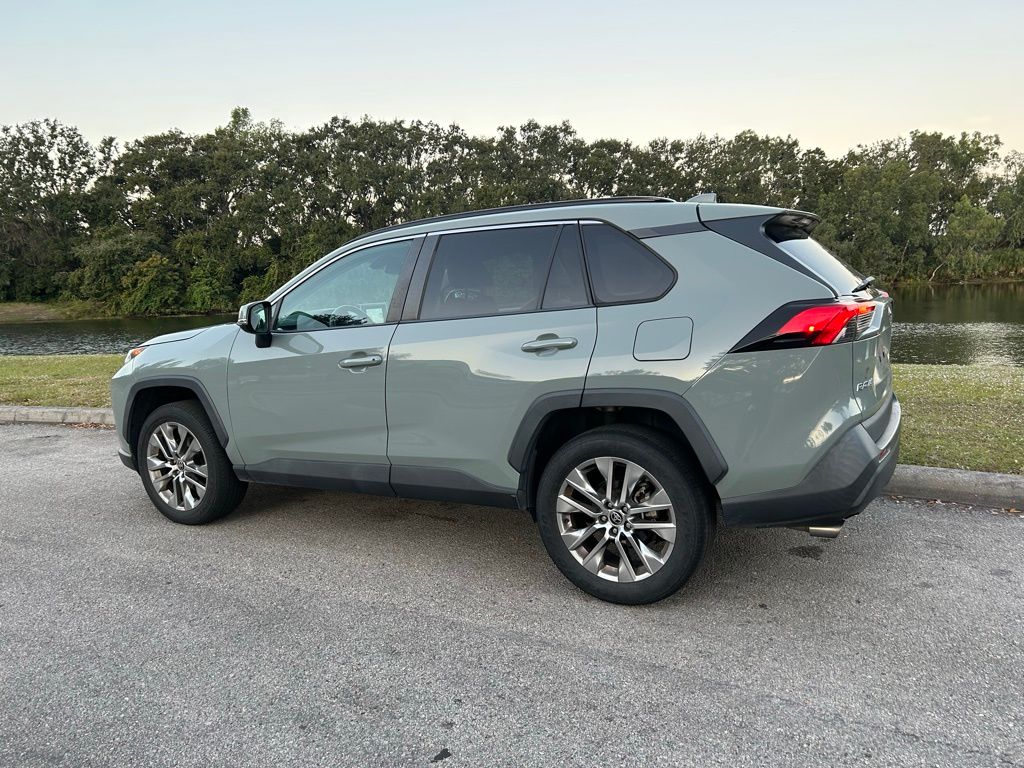 Thumbnail: 2021 Toyota RAV4 - 3