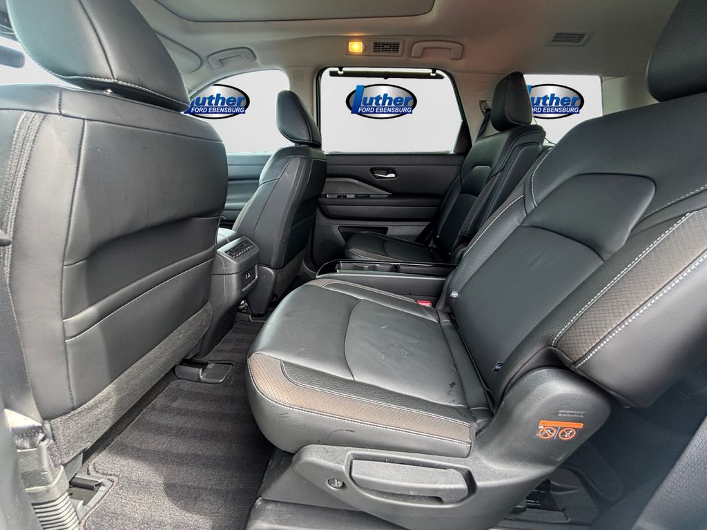 2024 Nissan Pathfinder SL White at Bob Ruth Ford