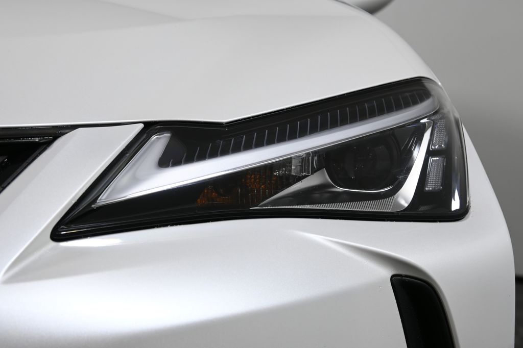 Thumbnail: 2021 Lexus UX - 11