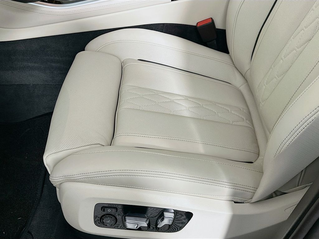 Thumbnail: 2026 BMW X5 - 21
