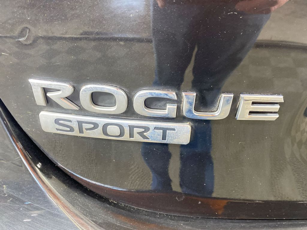 2017 Nissan Rogue Sport SV 29