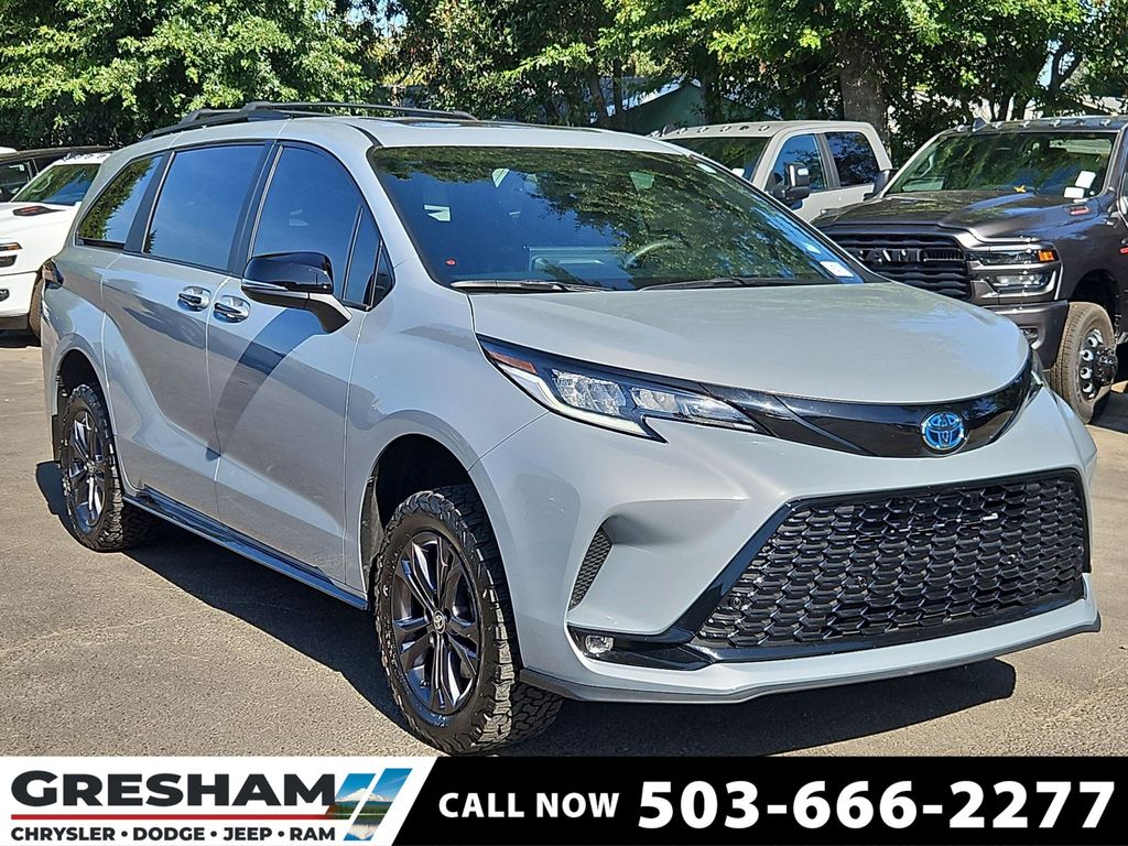 2025 Toyota Sienna XSE 7-Passenger AWD   