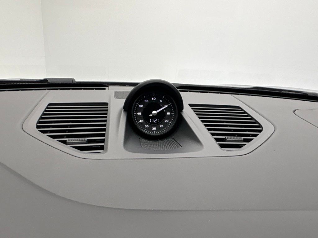 Thumbnail: 2025 Porsche 911 - 30
