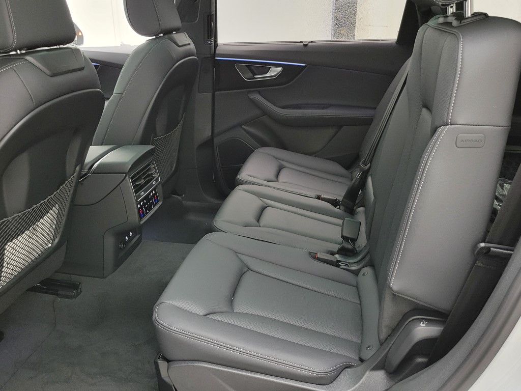 Thumbnail: 2026 Audi Q7 - 27