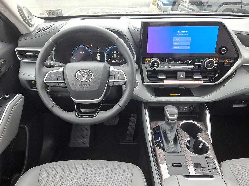 Thumbnail: 2025 Toyota Highlander - 14