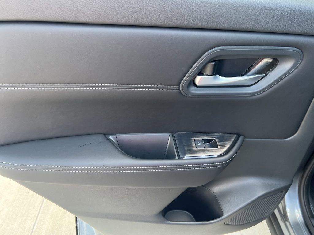 2025 Gun Metallic Nissan Rogue SL FWD SUV
