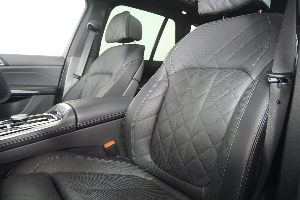 Thumbnail: 2025 BMW X5 - 11