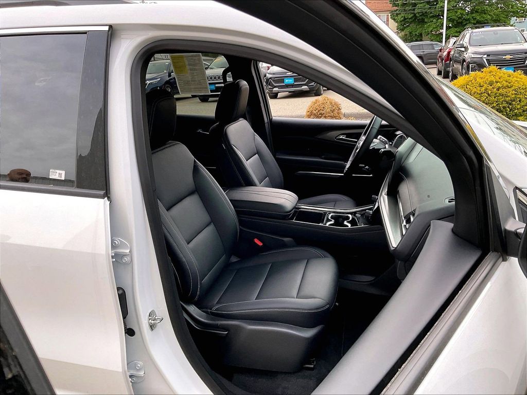 2026 Chevrolet Traverse — photo 11