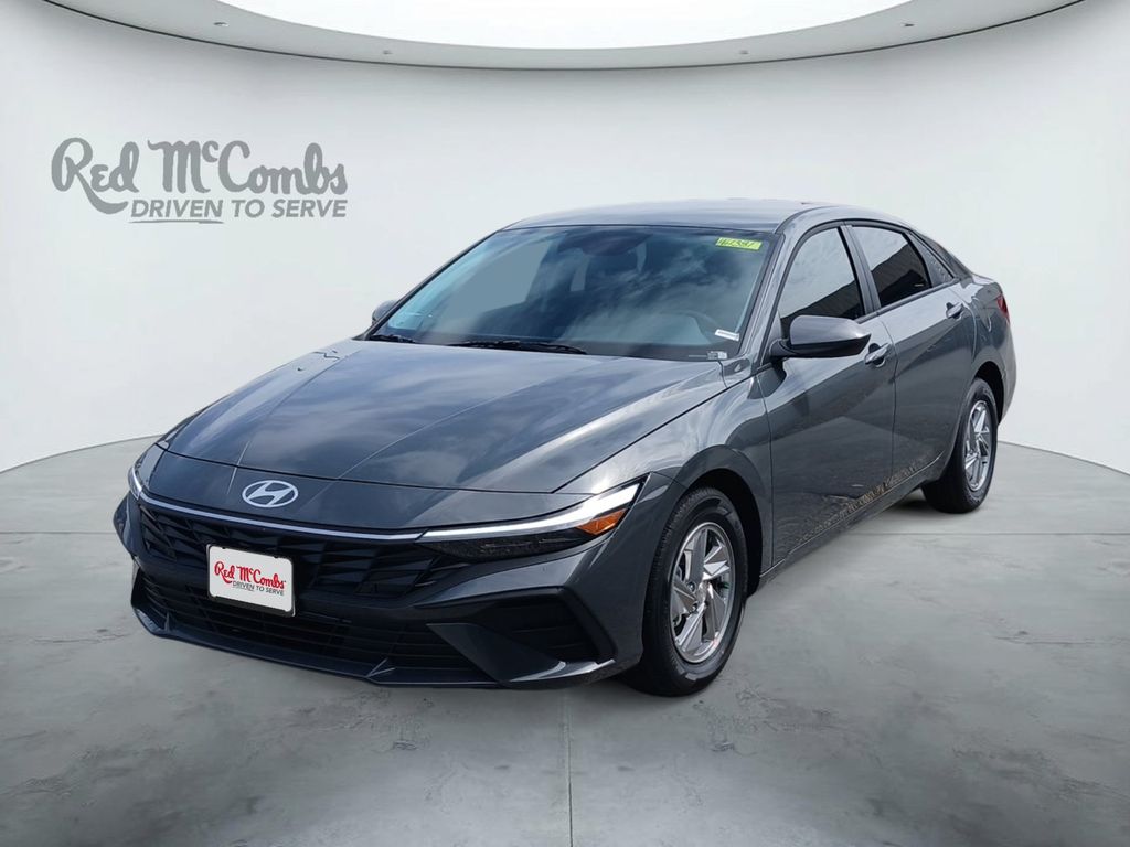 Gray 2026 Hyundai Elantra Sedan Front-Wheel Drive Continuously Variable Transmission