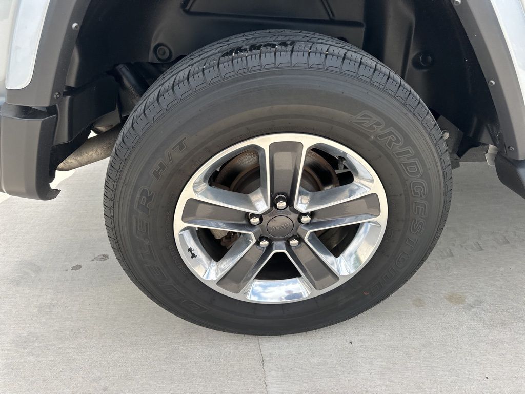 2023 Silver Zynith Clearcoat Jeep Wrangler Sahara 4X4 SUV