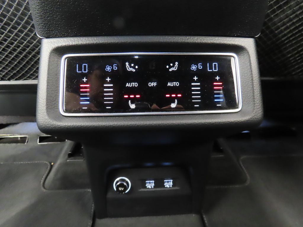 Thumbnail: 2019 Audi e-tron - 29
