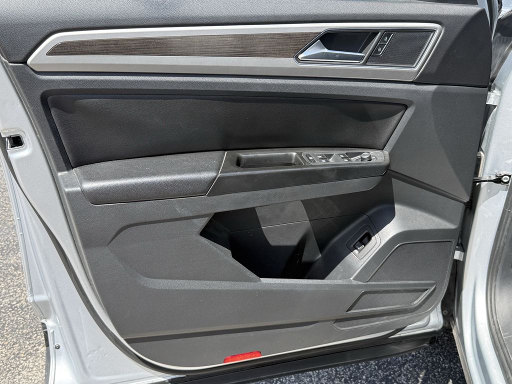2018 Volkswagen Atlas 3.6L V6 SE Silver at Community Honda
