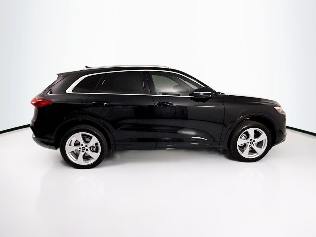 Thumbnail: 2026 Audi Q5 - 4