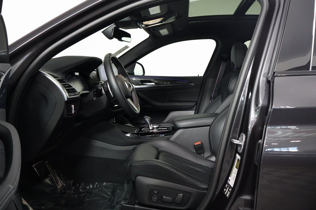 Thumbnail: 2025 BMW X4 - 10