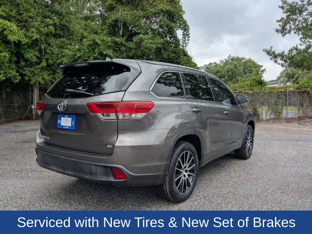2017 Toyota Highlander SE