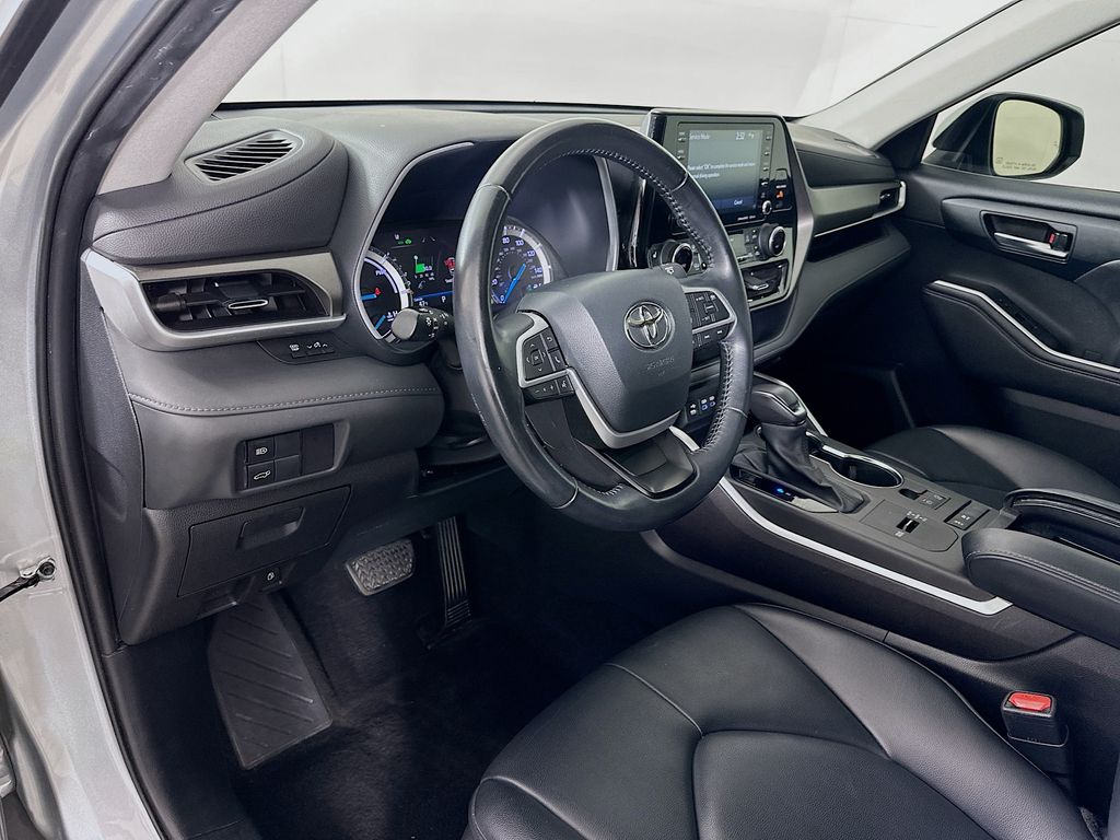 Thumbnail: 2022 Toyota Highlander - 9