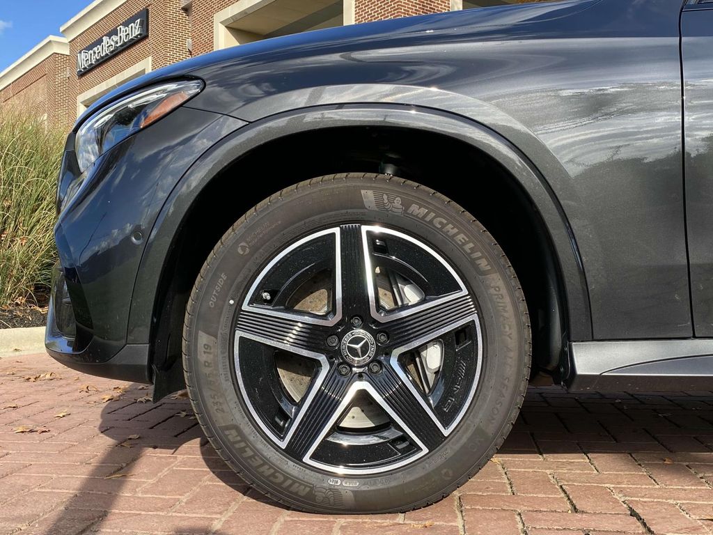 Thumbnail: 2025 Mercedes-Benz GLC - 7