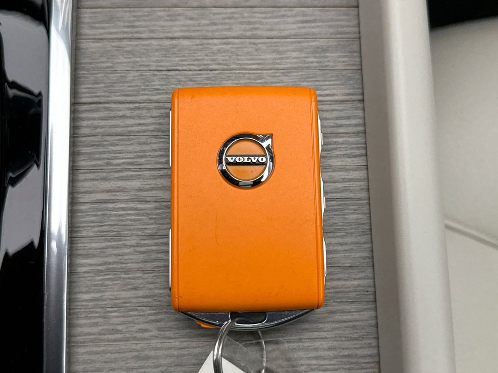 Thumbnail: 2023 Volvo XC60 - 25