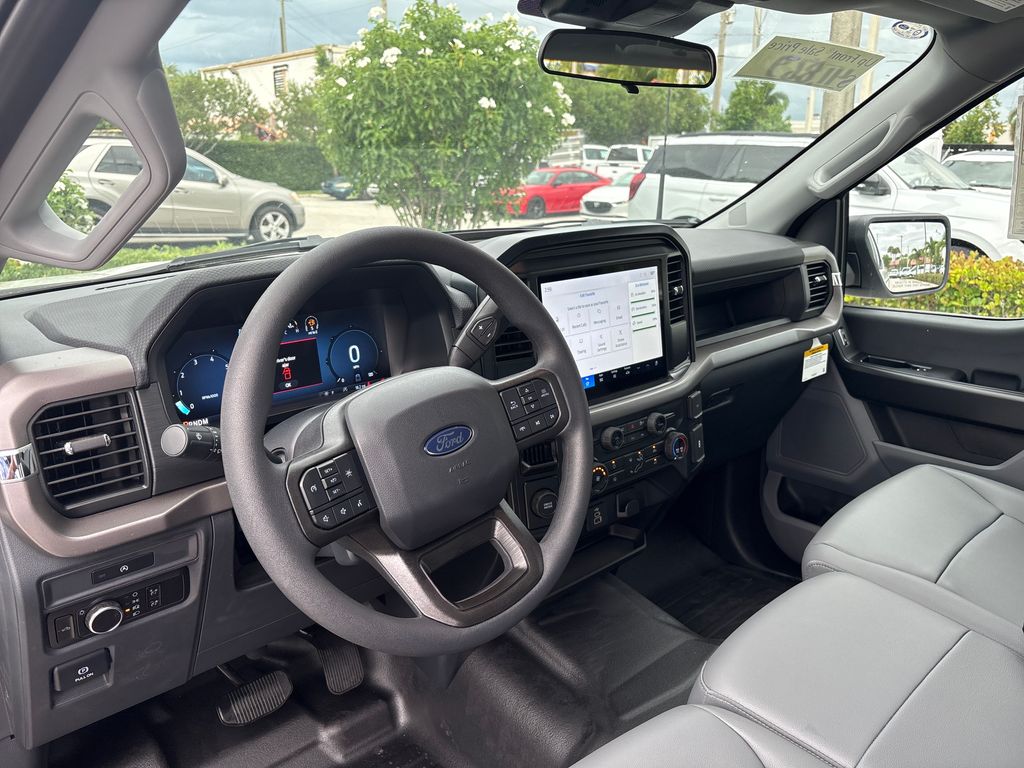 2025 Ford F-150 XL photo 4