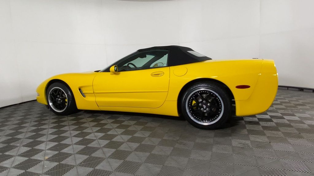 2004 Chevrolet Corvette Base 5