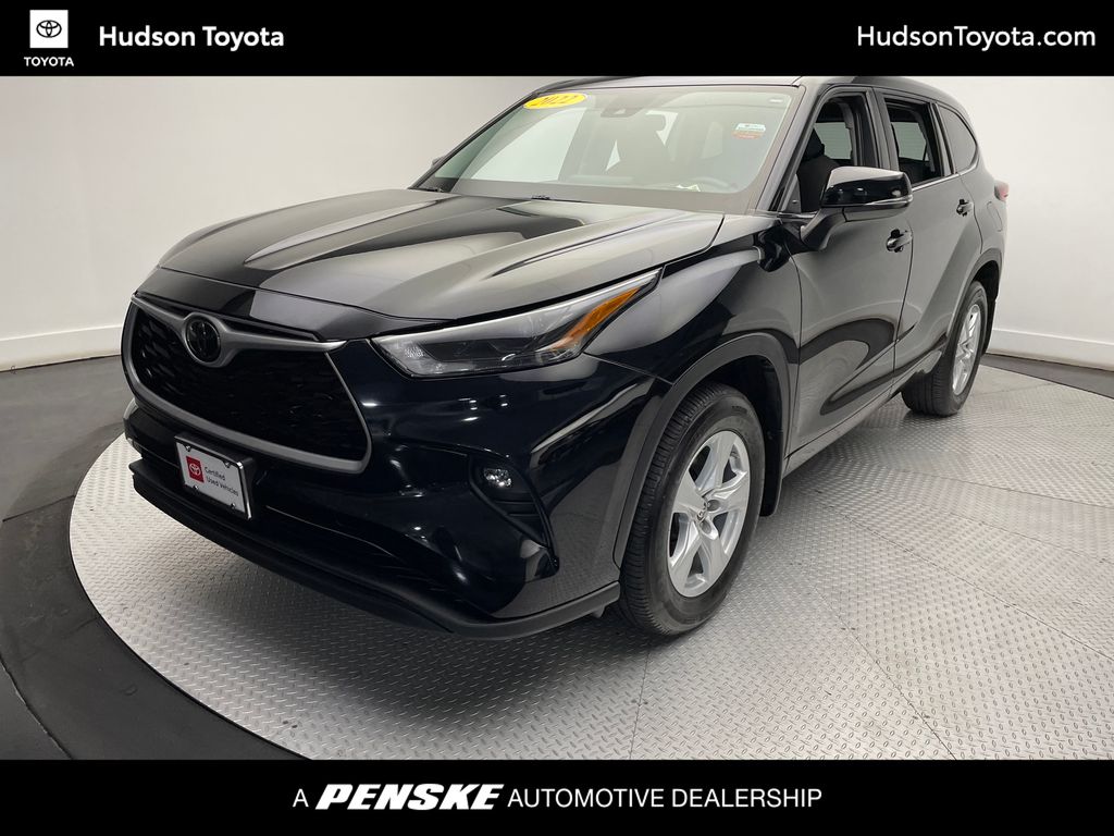 2022 Toyota Highlander LE Hero Image