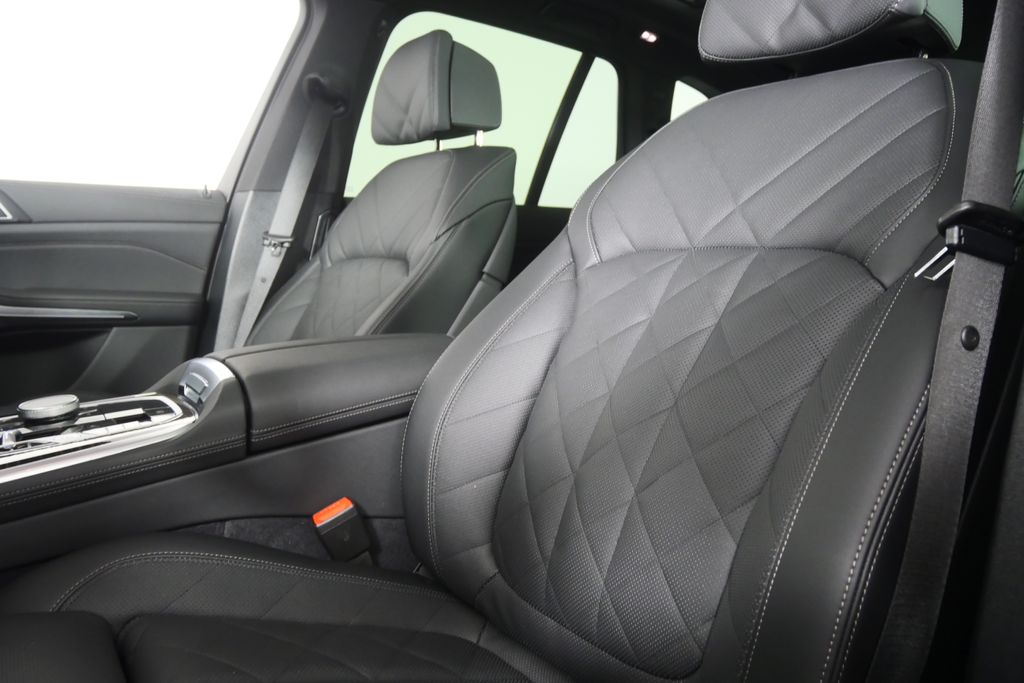 Thumbnail: 2026 BMW X5 - 10