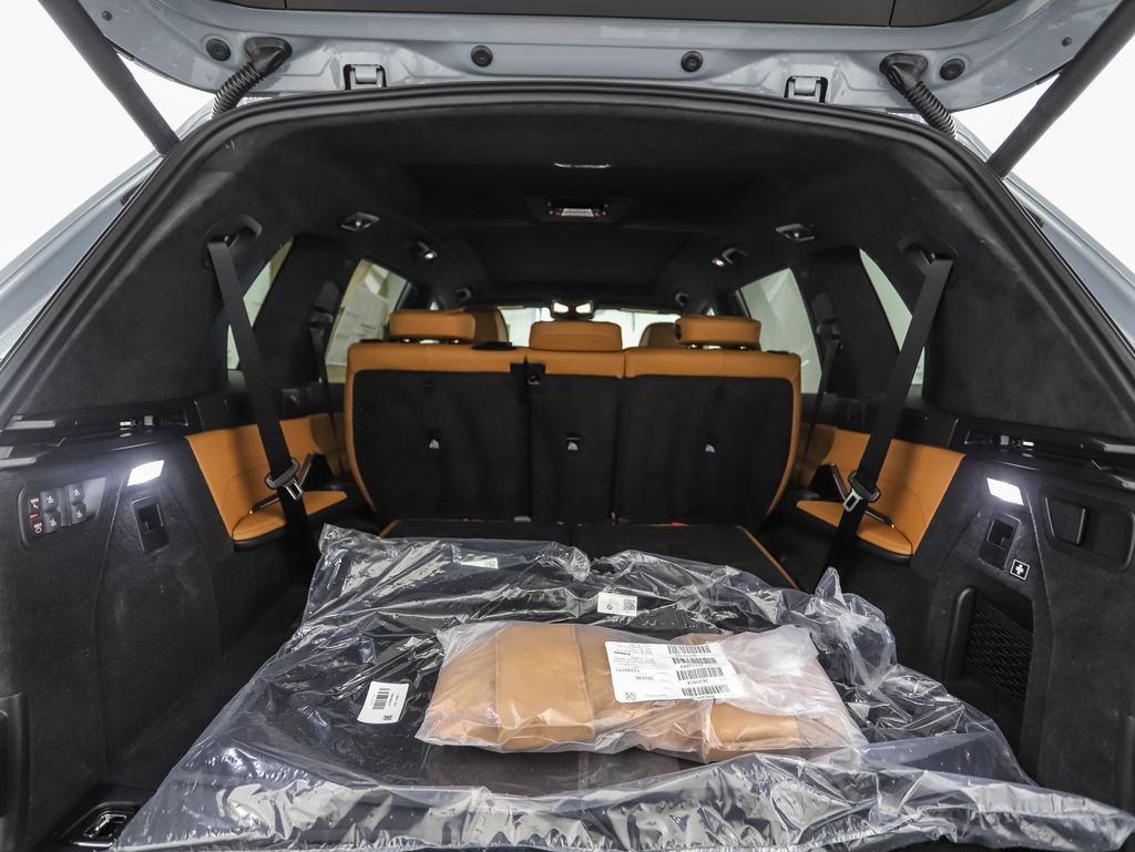 Thumbnail: 2026 BMW X7 - 30