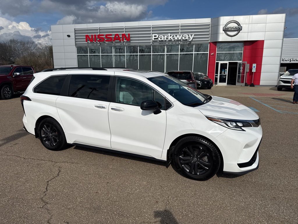 Toyota Sienna XSE 7-Passenger AWD