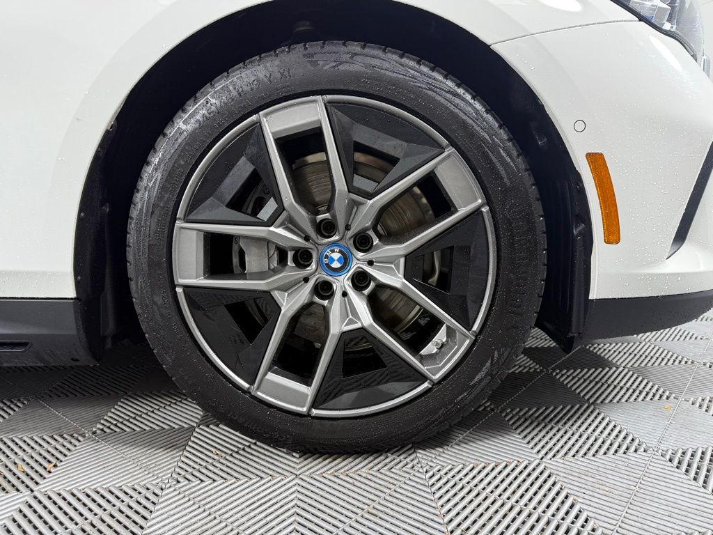 Thumbnail: 2025 BMW i5 - 11