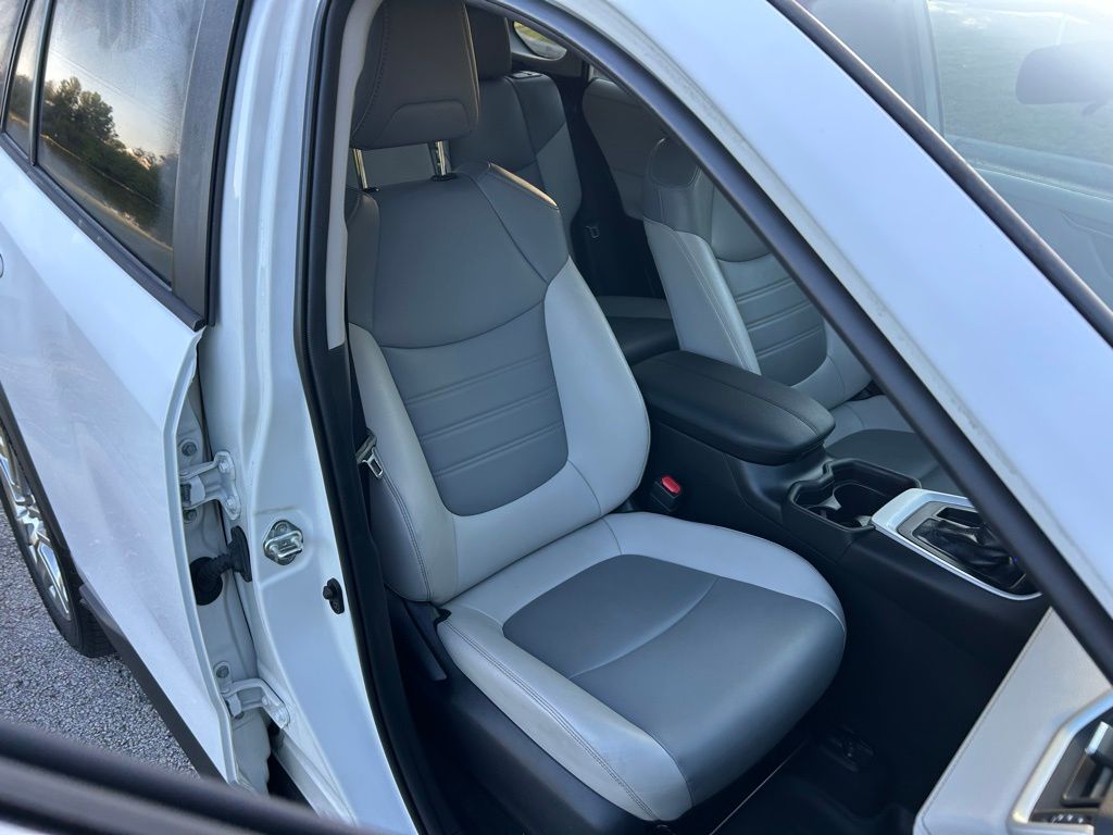Thumbnail: 2020 Toyota RAV4 - 15