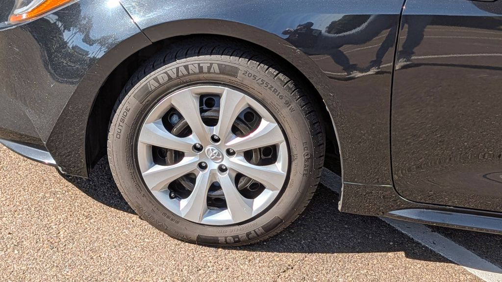 Used 2021 Toyota Corolla LE 4D Sedan